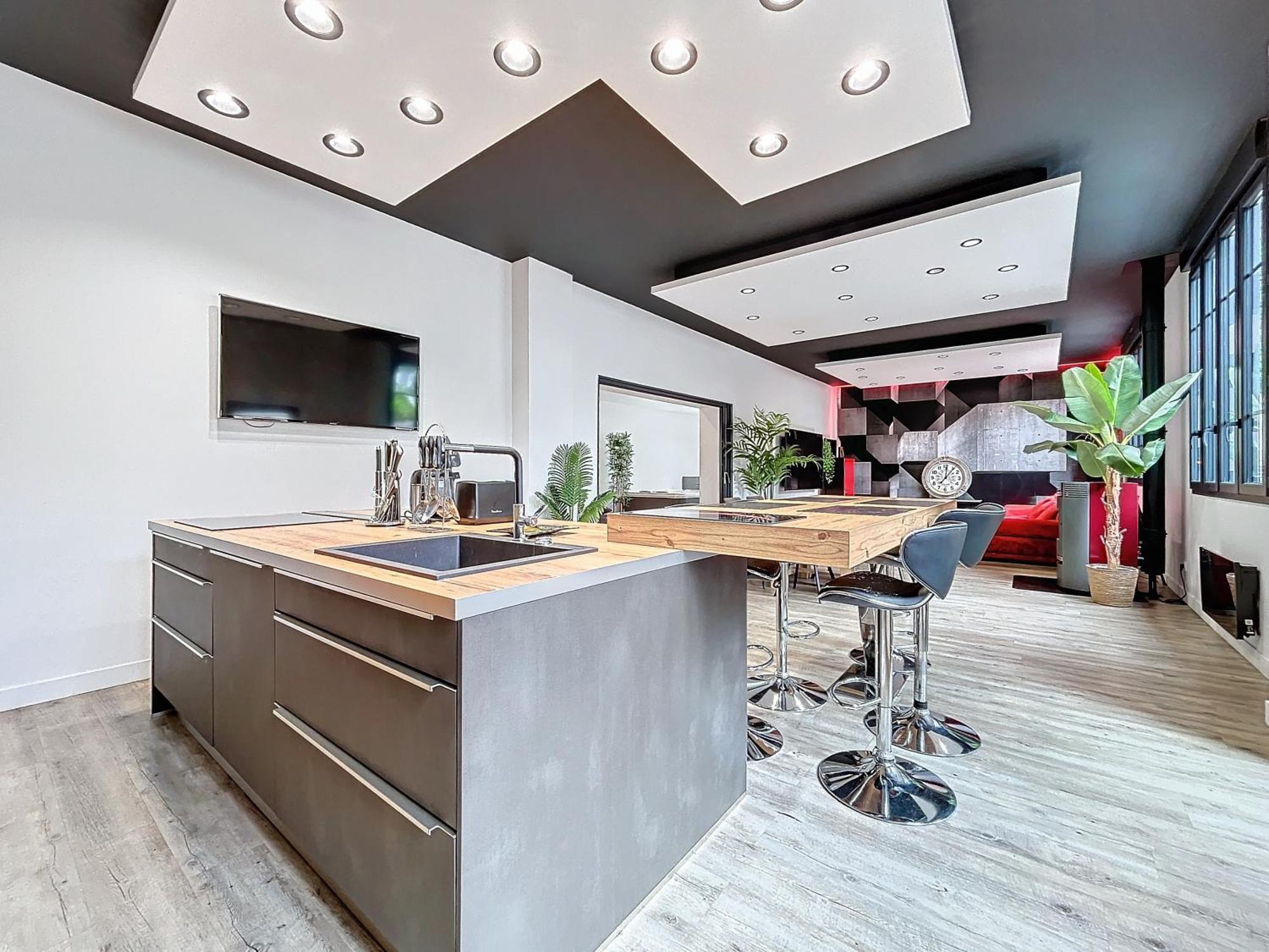 Loft Terrasse Avec Spa Proche Centre Historique Montlucon Luaran gambar
