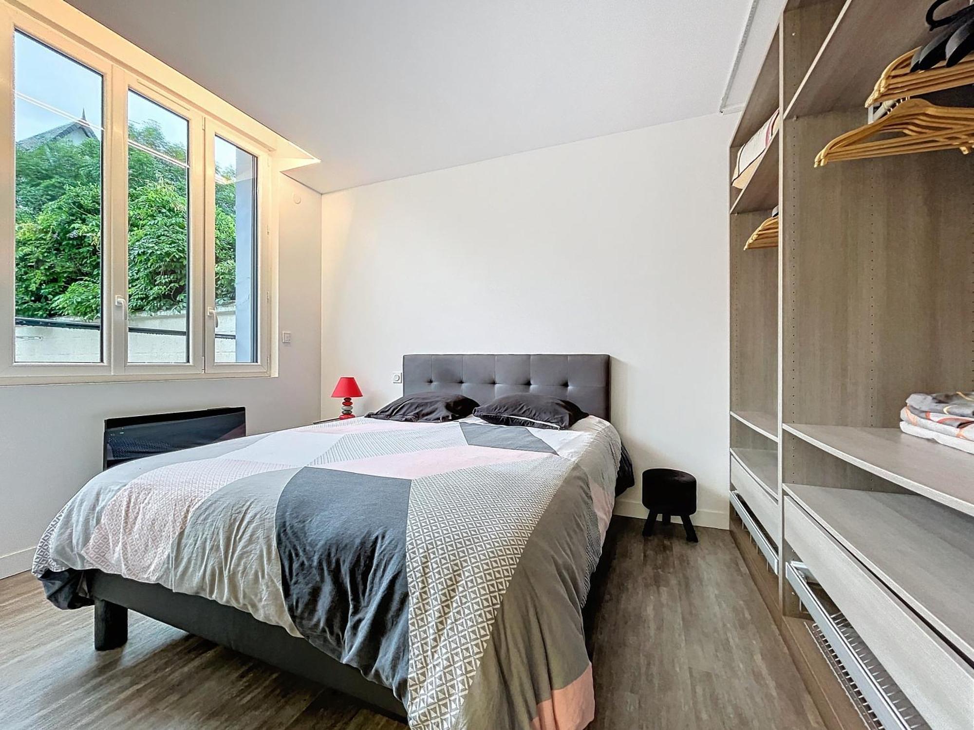 Loft Terrasse Avec Spa Proche Centre Historique Montlucon Luaran gambar