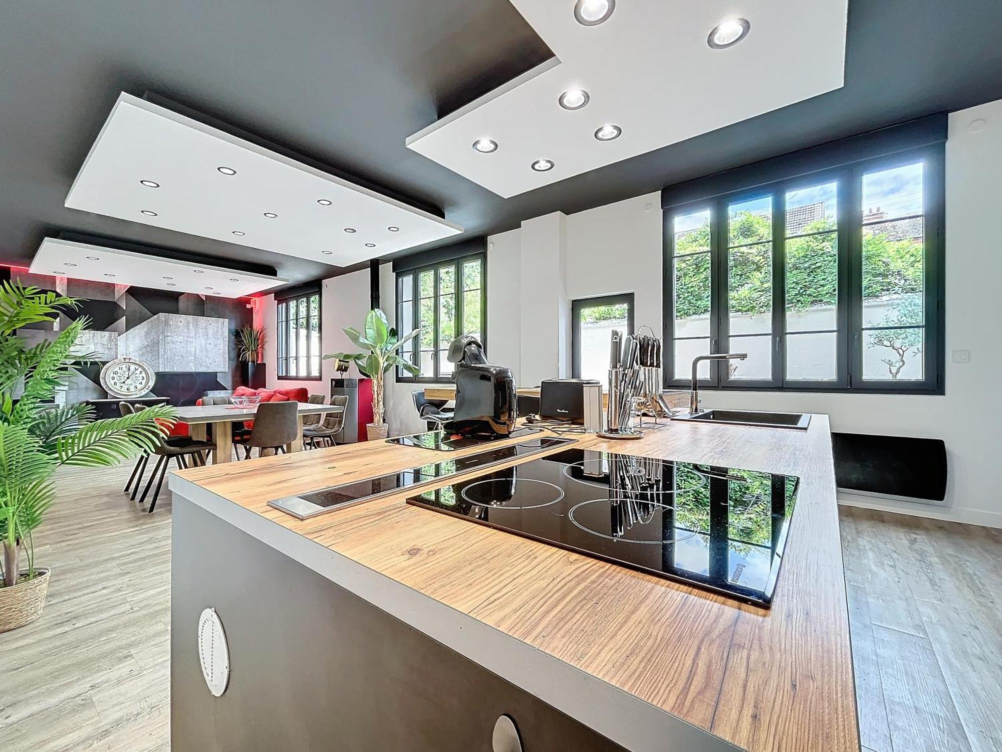 Loft Terrasse Avec Spa Proche Centre Historique Montlucon Luaran gambar