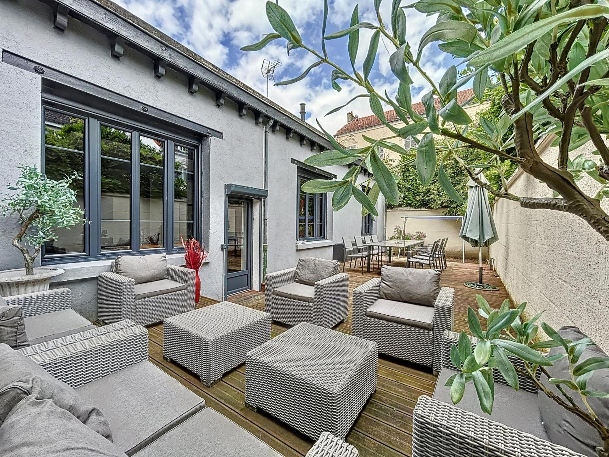 Loft Terrasse Avec Spa Proche Centre Historique Montlucon Luaran gambar