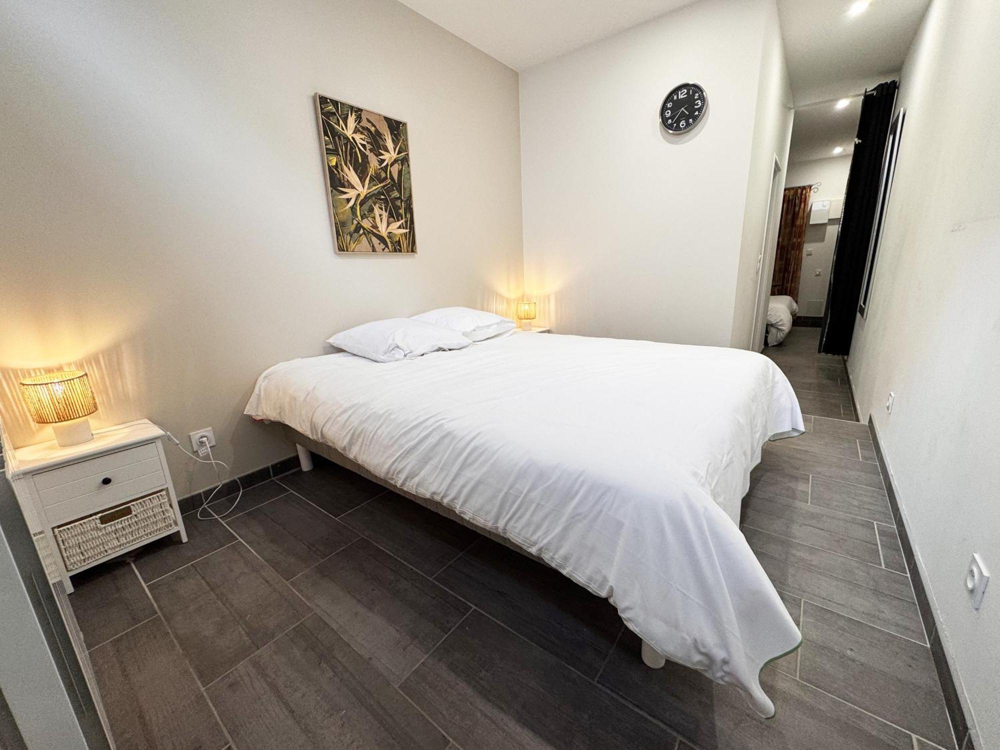 Loft Terrasse Avec Spa Proche Centre Historique Montlucon Luaran gambar